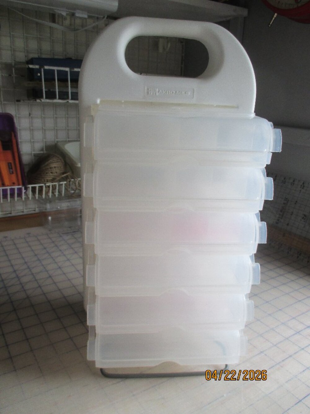 AKRO-MILS STORAGE/6CLEAR DIVIDED CASES/FREE STAND OR WALL HANG